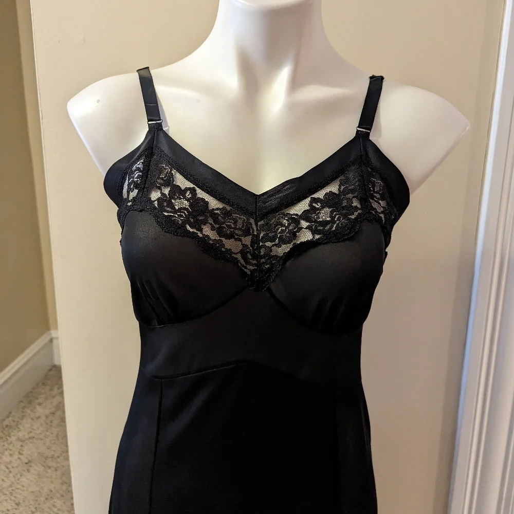Vintage black fitted dress slip with pretty lace trim size S - Picture 4 of 7